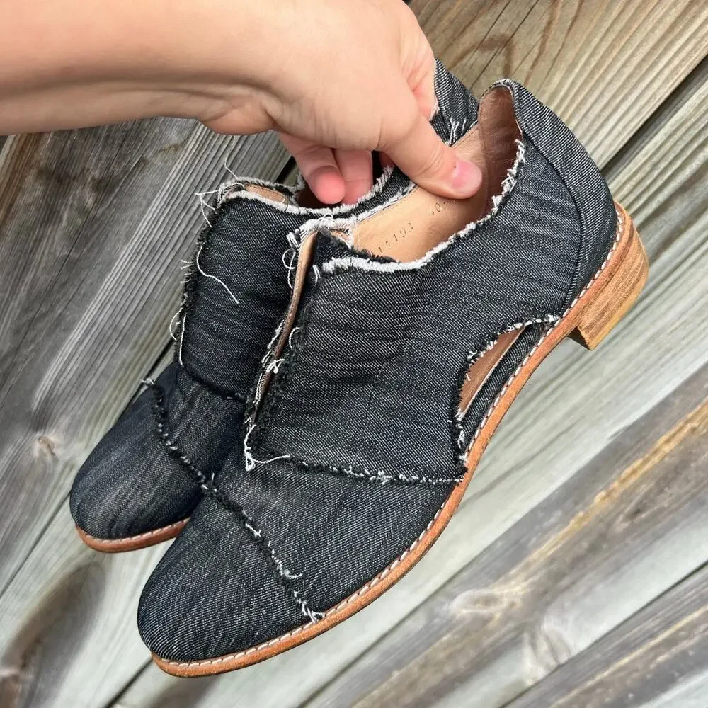 ALL BLACK Anthropologie Denim Oxford 40.5 Black‎ Raw Edge Deconstructed Flat